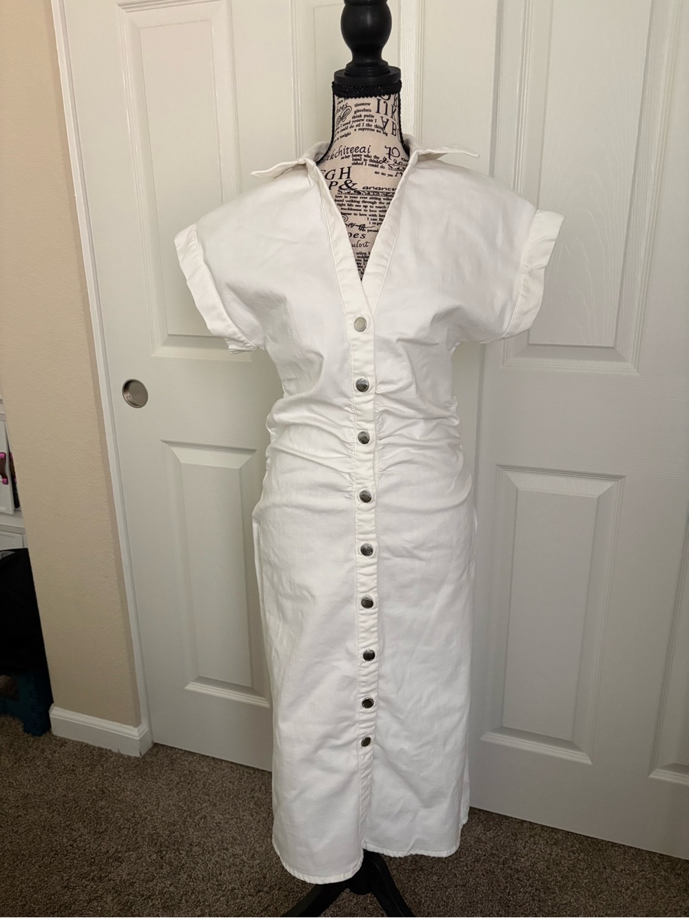 Love Tree Classic Denim White Button-Front Midi Dress. size - Medium